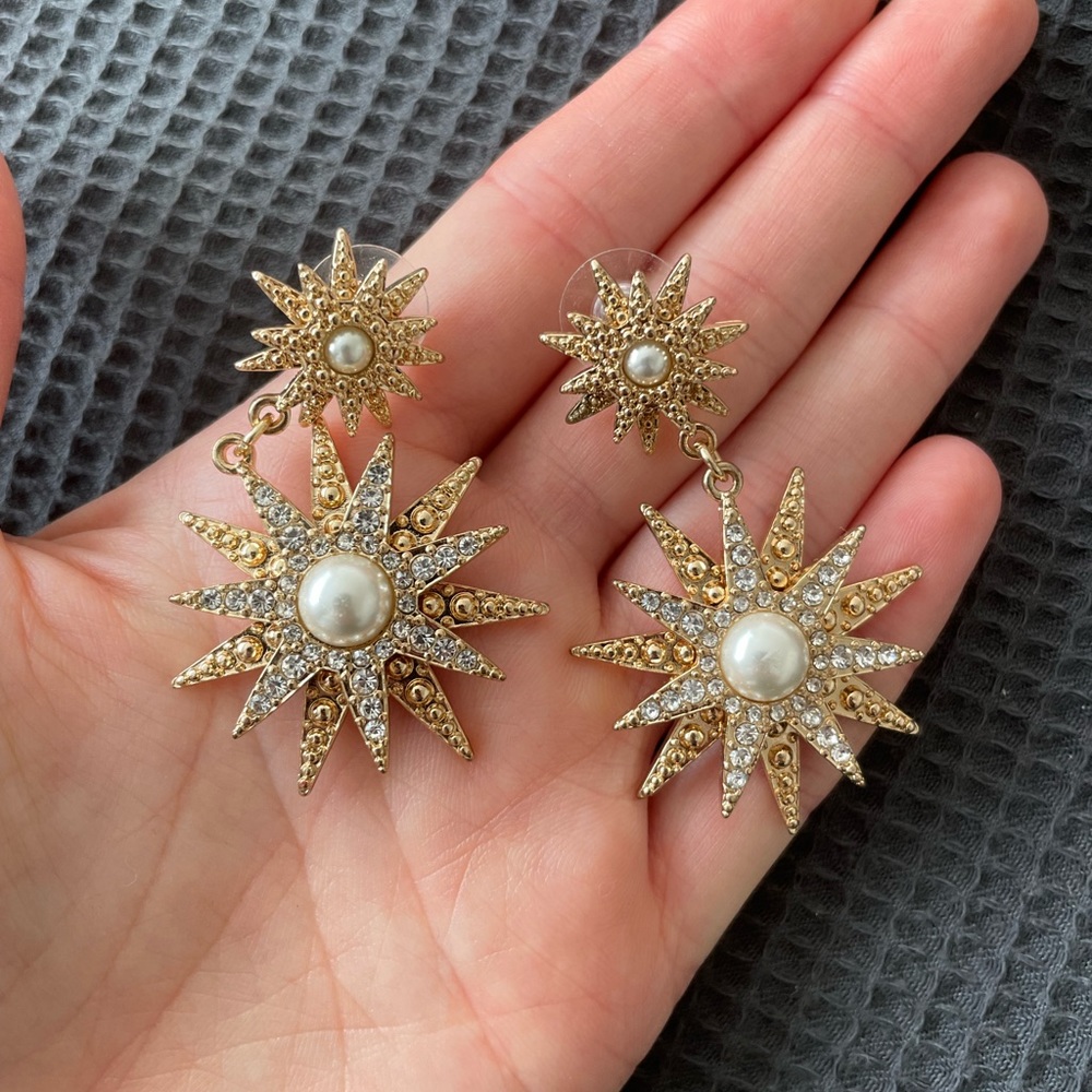 STAR EARRINGS - Picture 2 of 4